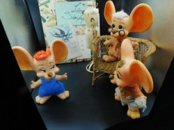 9'' TOPO GIGO HARD VINYL BIG EAR MOUSE BANK  STICKER 1970 CHOICE OF 5